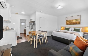 Superior One Bedroom Apartment