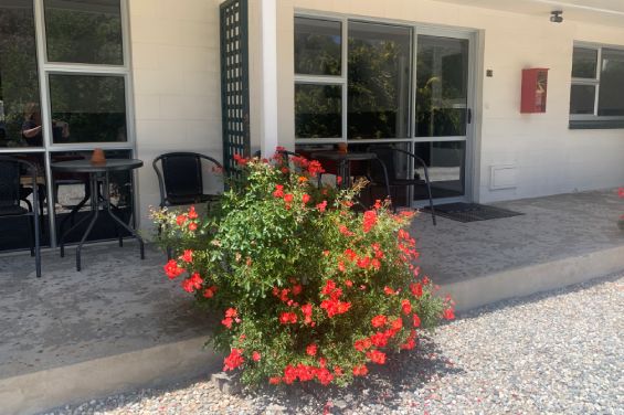 Superior Queen Studio outside