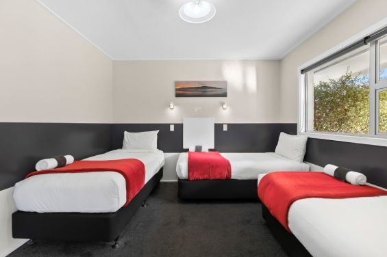 Superior One Bedroom Apartment (Sleeps 5) single beds