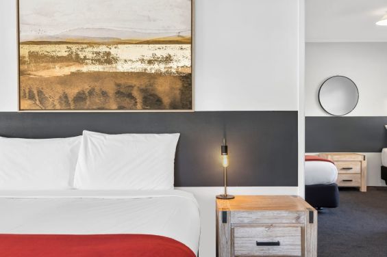 Superior One Bedroom Apartment (Sleeps 5) beds